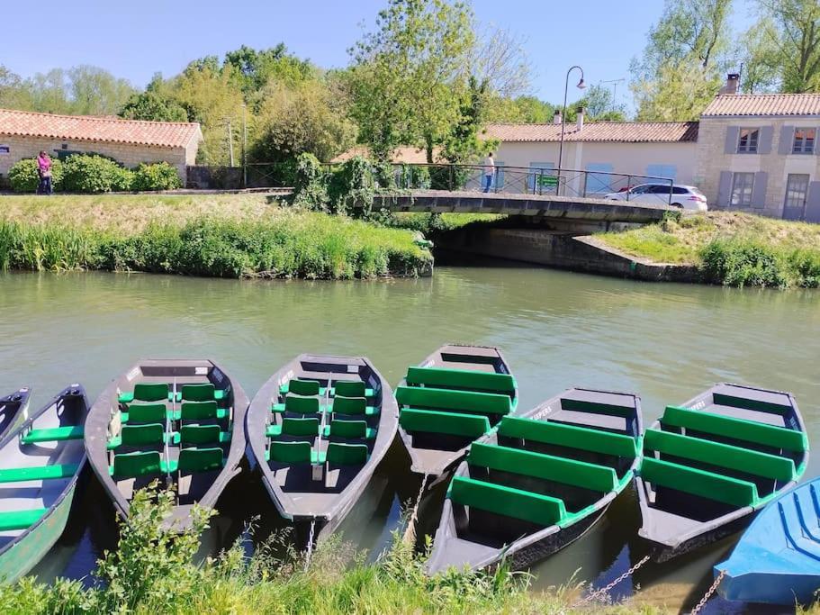 Gite Le Vieux Moulin Sansais Exteriör bild