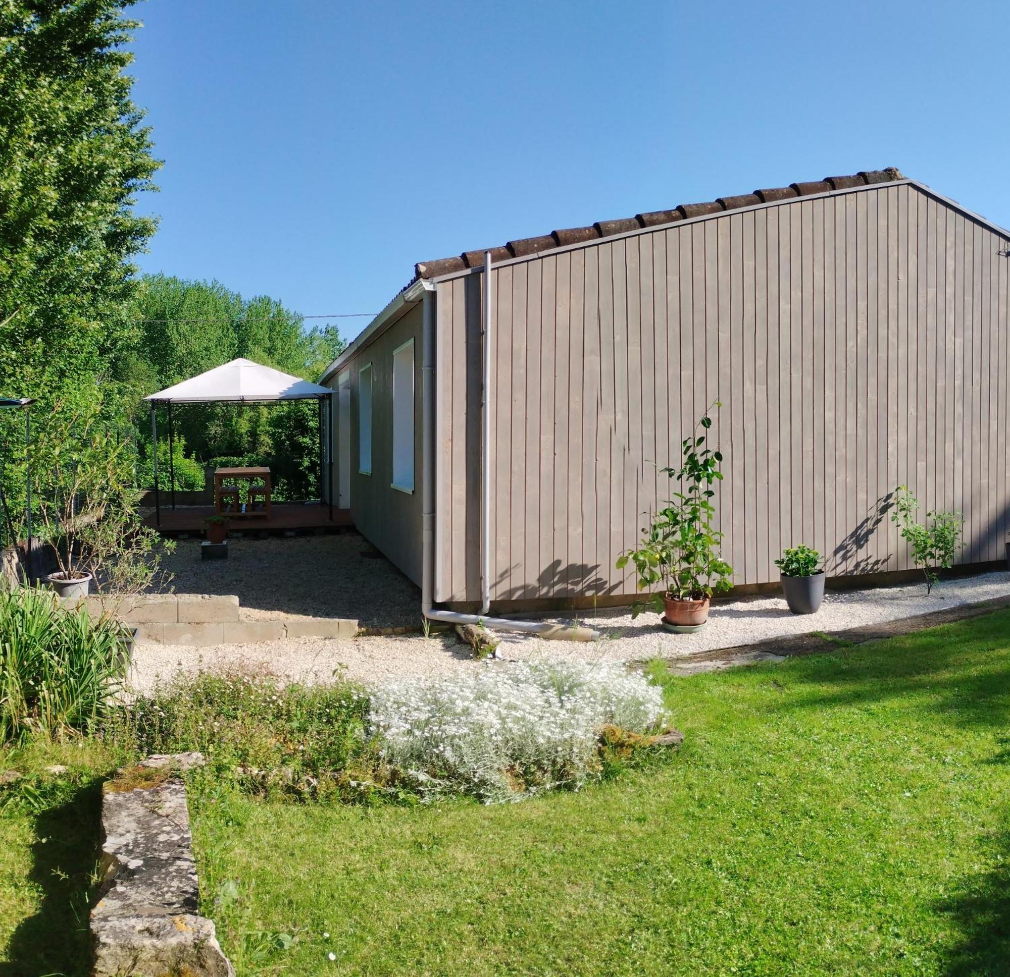 Gite Le Vieux Moulin Sansais Exteriör bild